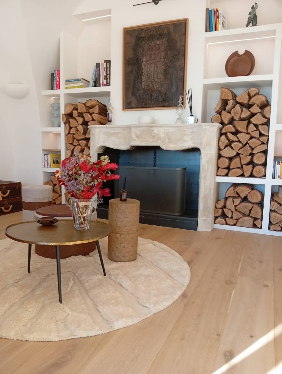 Installation d’un insert sur mesure et création de niches à Châteauneuf-le-Rouge, près d’Aix-en-Provence