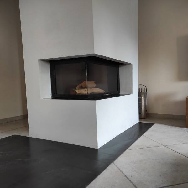 Foyer de cheminée à porte relevable de marque TOTEMFIRE by Cheminees-conception à St Chamas